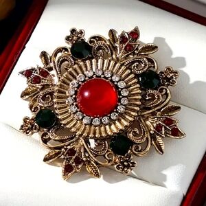 Vintage-Inspired Brooch Colorful Gemstones